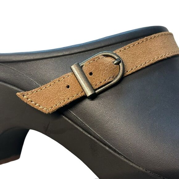 Crocs Women’s Size 11 Sarah Black Mules Clogs Brown Suede Buckle Strap‎ Comfort - Picture 9 of 9